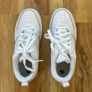 Nike Court Borough Low 2 (GS) | White | Size : Boys 4Y (Womens 5.5)